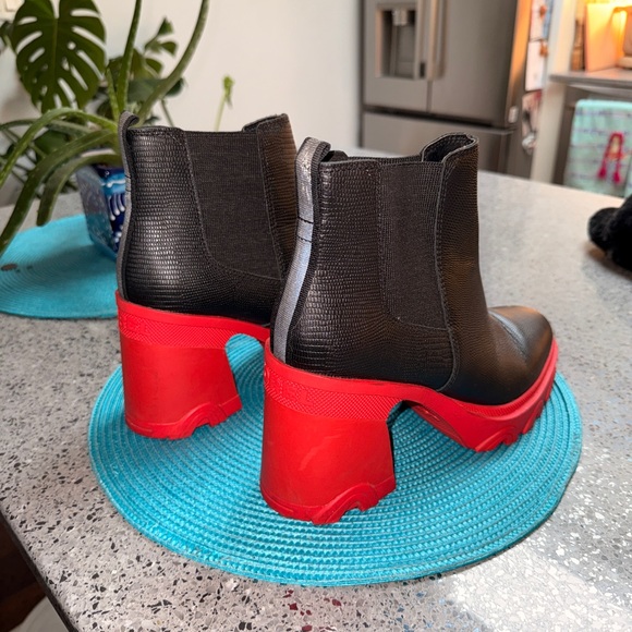 Sorel Black and Red Women's Boots - Picture 3 of 8